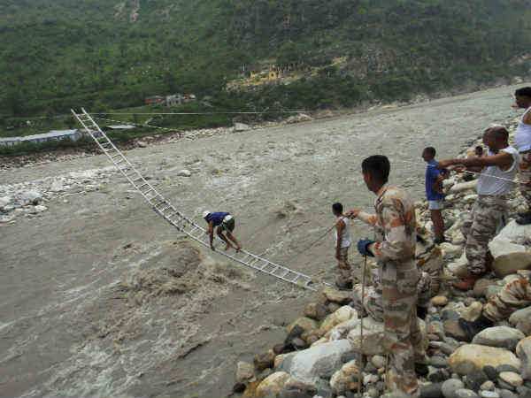 Almora SDM Ajay Arora slipped off the makeshift bridge Almora SDM Ajay Arora slipped off the makeshift bridge