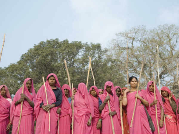 गुलाबी गैंग की हुंकार