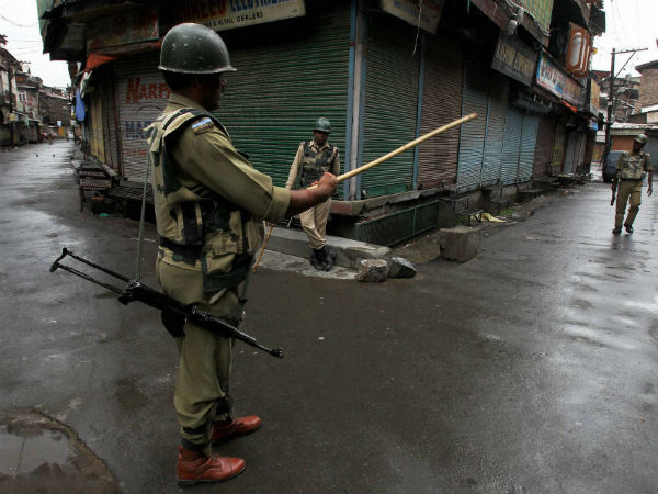 धार्मिक स्थानों पर सुरक्षा बलों की तैनाती