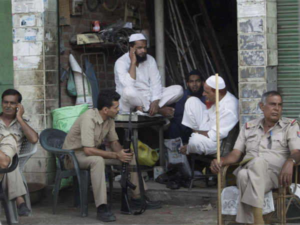 10-10 लाख रुपये का मुआवजा