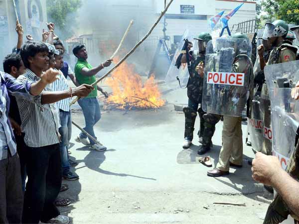 Jagan on fast, protests in Andhra Pradesh disrupts trains Jagan on fast, protests in Andhra Pradesh disrupts trains