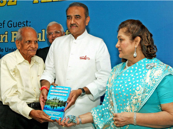 Praful Patel questions barring PSUs from IAF's aircraft tender Praful Patel questions barring PSUs from IAF's aircraft tender