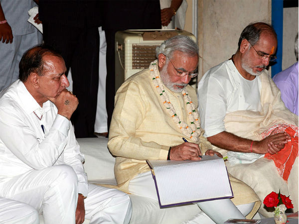 गरबा में भी मोदी