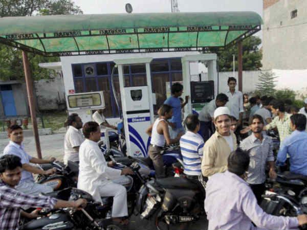 इ्ंटरनेशनल मार्केट में कम हुए क्रूड ऑयल के दाम