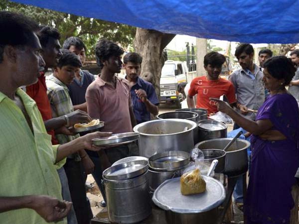 सड़क पर रेस्टूरेंट का चलन