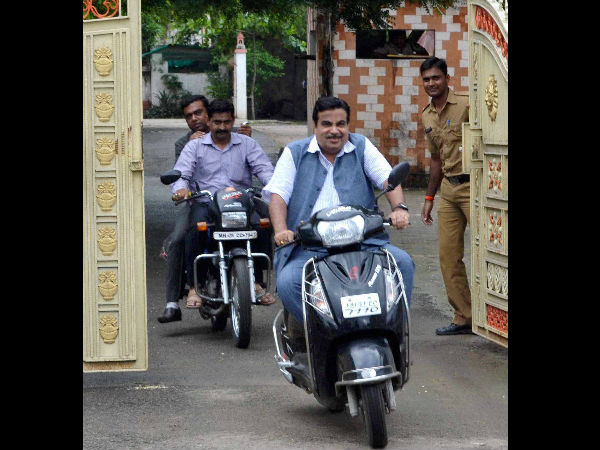Congress, Arvind Kejriwal struck deal: Nitin Gadkari Congress, Arvind Kejriwal struck deal: Nitin Gadkari