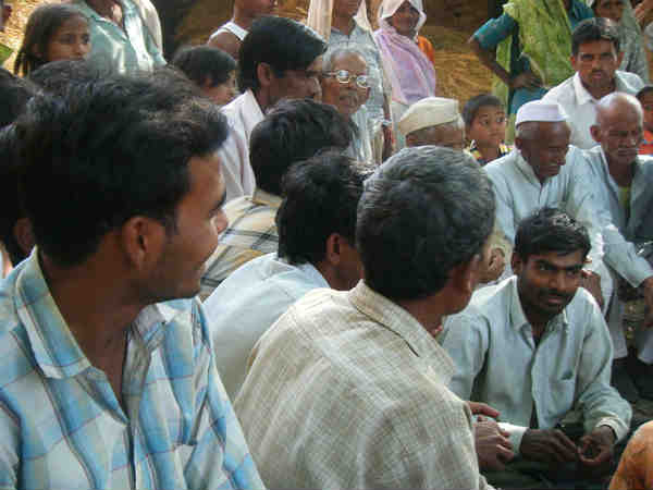 Khap leaders assure security to Muzaffarnagar riots victim Khap leaders assure security to Muzaffarnagar riots victim