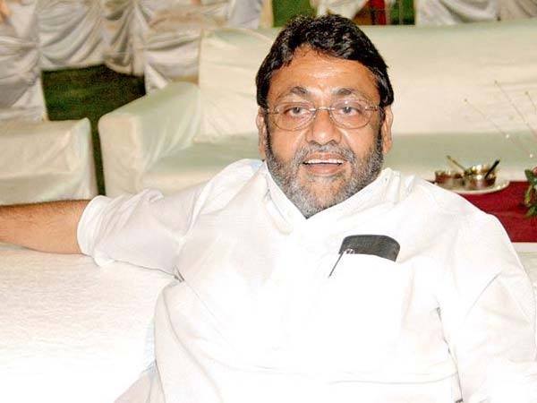 मुर्खों की पार्टी है आप