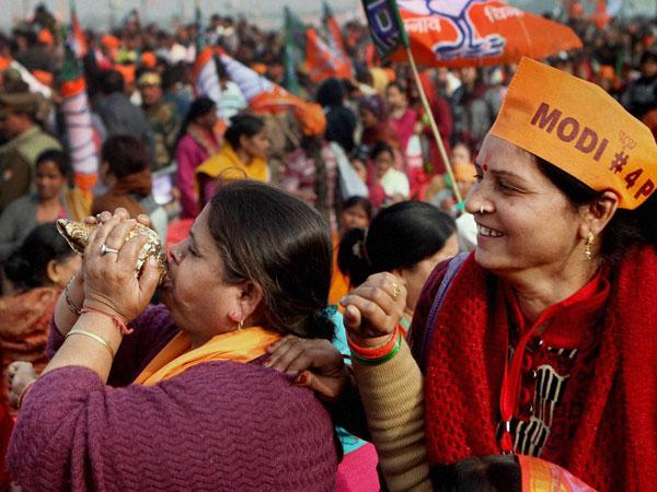 महिलाएं भी आयीं बड़ी संख्‍या में 