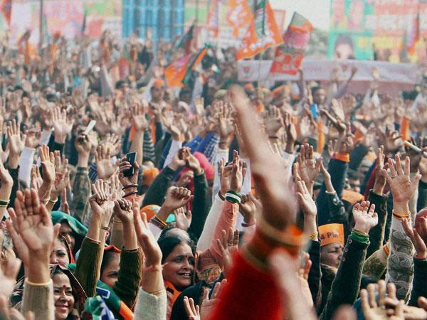 महिलाएं भी आयीं बड़ी संख्‍या में 