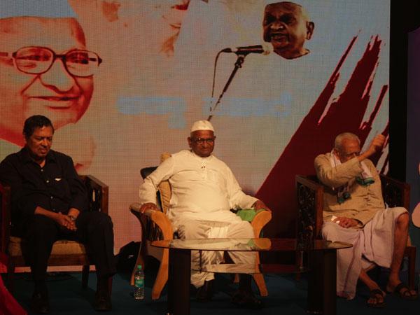 केजरीवाल पर नहीं बोले अन्ना