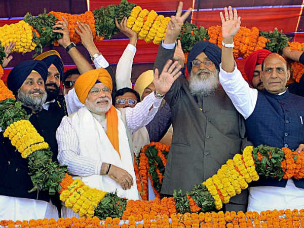 प्रकाश सिंह बादल और नरेंद्र मोदी 