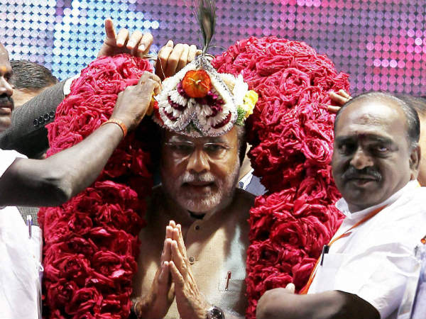नरेंद्र मोदी का भव्‍य स्‍वागत 