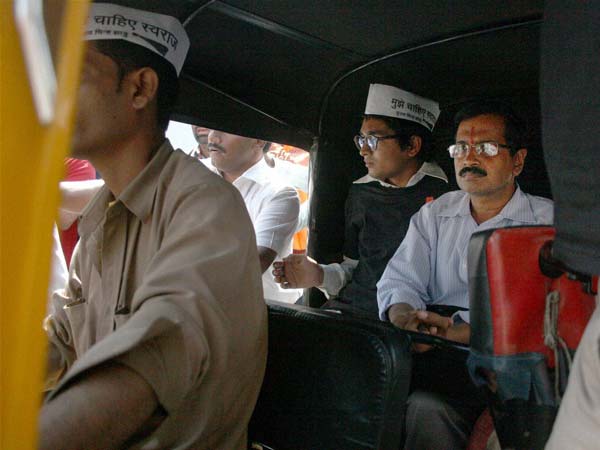 दो रैंक नीेचे वाला कमिश्नर