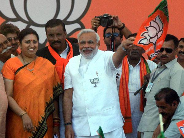 टेक्सटाइल मिनिस्ट्री में दिखाया दम