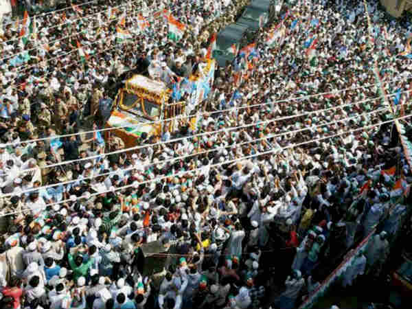 वाराणसी में राहुल गांधी का रोड शो