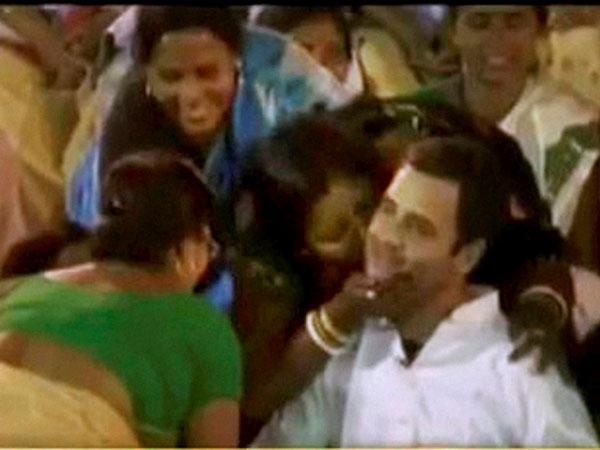 राहुल गांधी को मिला चुंबन