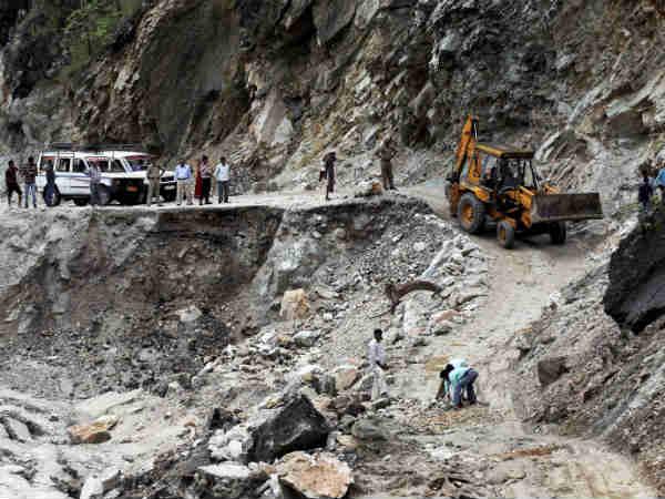 मशहूर केदार मठ के ठीक पीछे एक ग्लेशियर का पिघलना दर्दनाक