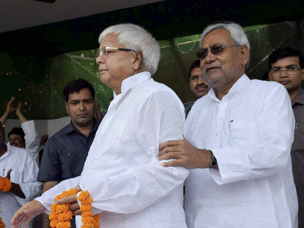 विरोधियों पर जारी हैं ‘हमले'