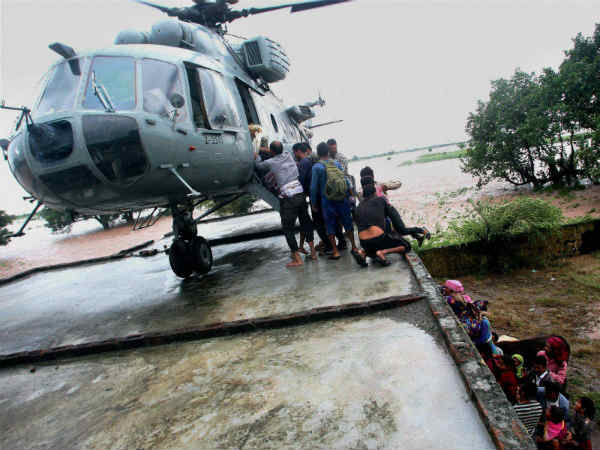 टनों राहत सामग्री को किया गया एयरड्रॉप