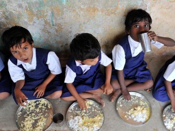 स्कूल में नहीं है स्थायी सफाईकर्मी