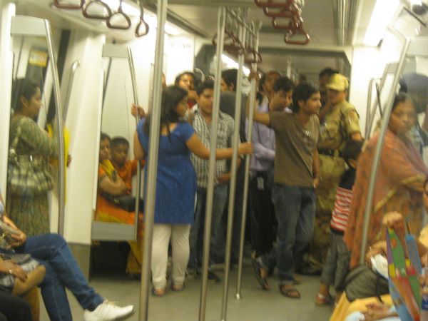 सीआईएसएफ ने युवती के पति से किया संपर्क