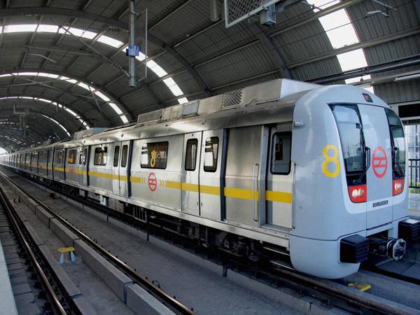 इन स्टेशनों के बीच लगाए गए सिग्नल बूस्टर
