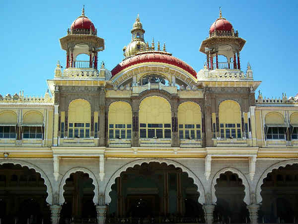 चकाचौंध करने वाली भव्यता