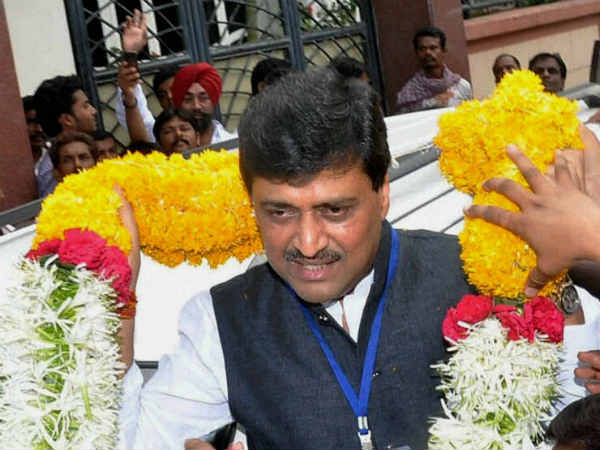 कांग्रेस के वरिष्ठ नेता पर मामला