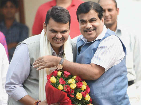 देवेंद्र फड़णवीस की तारीफ की
