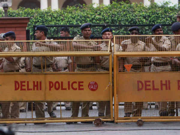 4 बीट कॉन्सटेबल और डिविजन ऑफिसर्स सस्पेंड