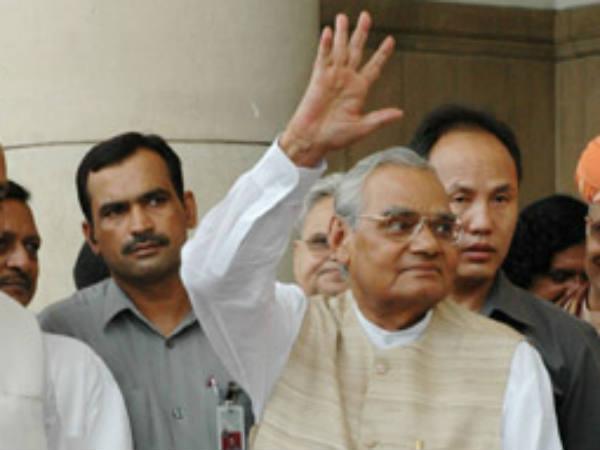 पिता के साथ अटल जी ने की लॉ की पढ़ाई