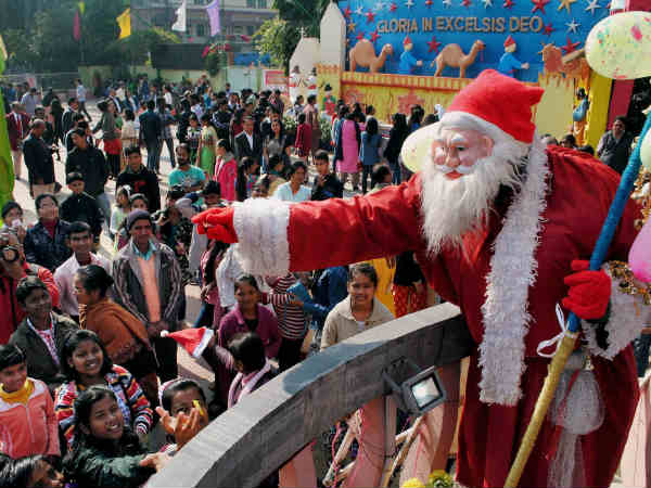 कुछ लोगों क्रिसमस को मुद्दा बना रहे हैं