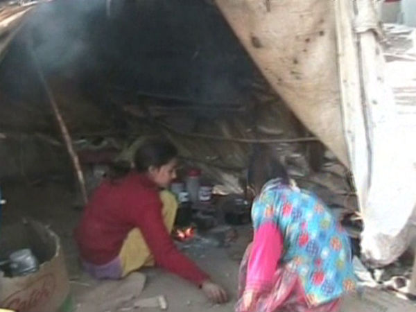Sonia Gandhi begging in Rajouri Sonia Gandhi begging in Rajouri