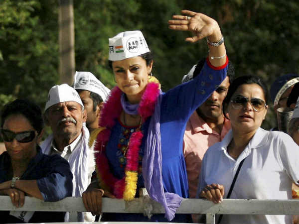 Delhi Elections: Film stars getting raw from voters Delhi Elections: Film stars getting raw from voters