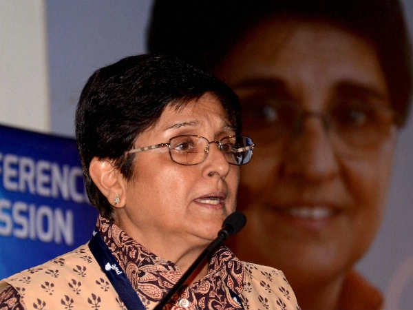 किरण बेदी बोलीं दिल्ली को नौसीख‍ियों के हवाले नहीं कर सकते 