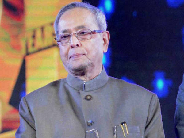 Large number of people visiting President to condole the death of his wife Large number of people visiting President to condole the death of his wife