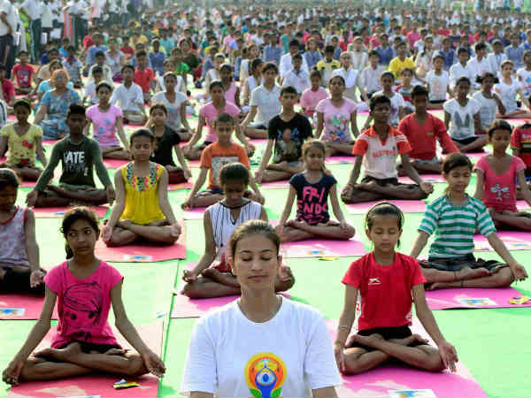 दिल्ली के राजपथ पर योग