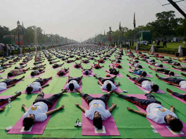 दिल्ली के राजपथ पर योग