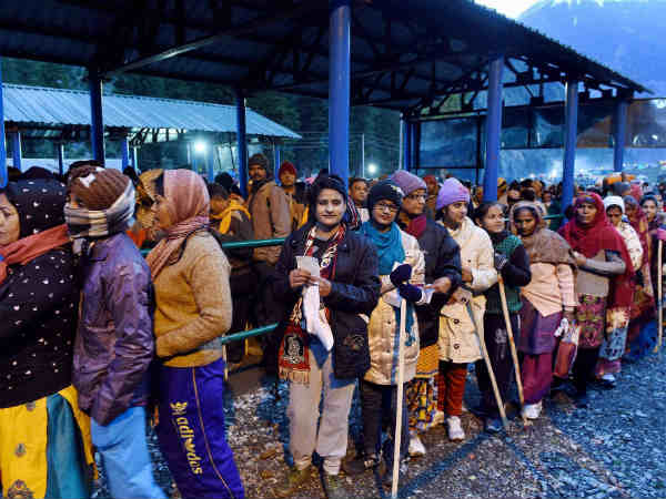 आधार शिविर भगवती नगर में श्रद्धालुओं की नो एंट्री