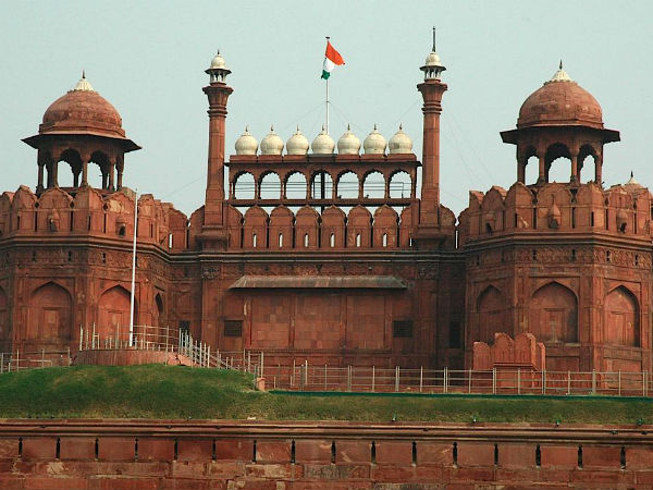 डालमिया ग्रुप के पास लालकिला