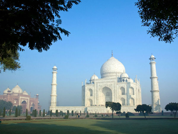 कोर्ट ने किया ताजमहल की पेश की गई तस्वीरों का अवलोकन