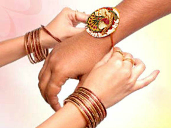 पुलिस के पास पहुंचकर तलाक दिलाने की मांग की