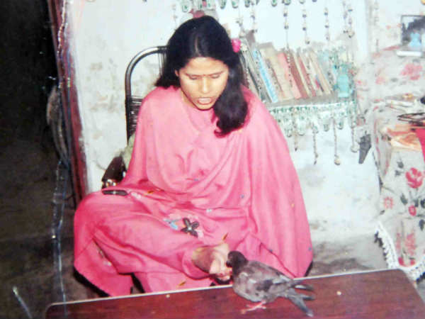 पैरों से ही करती हैं सारे काम