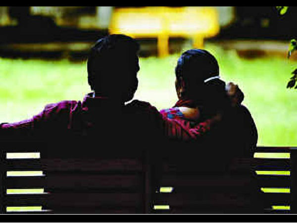 Punjab: Extra marital Couple commit suicide after their private photos goes viral on social media Punjab: Extra marital Couple commit suicide after their private photos goes viral on social media