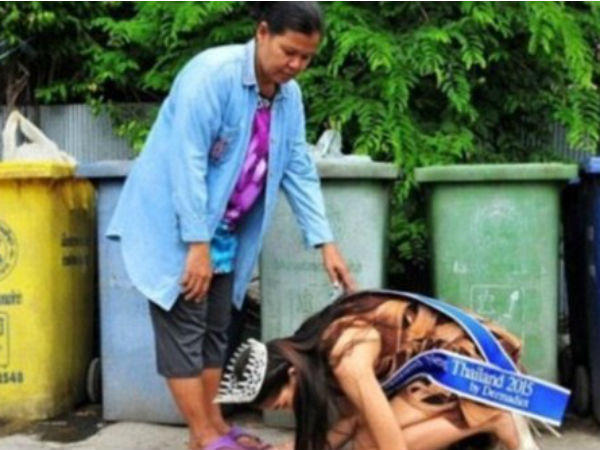Thailand beauty queen kneels before her rubbish collecting mother Thailand beauty queen kneels before her rubbish collecting mother