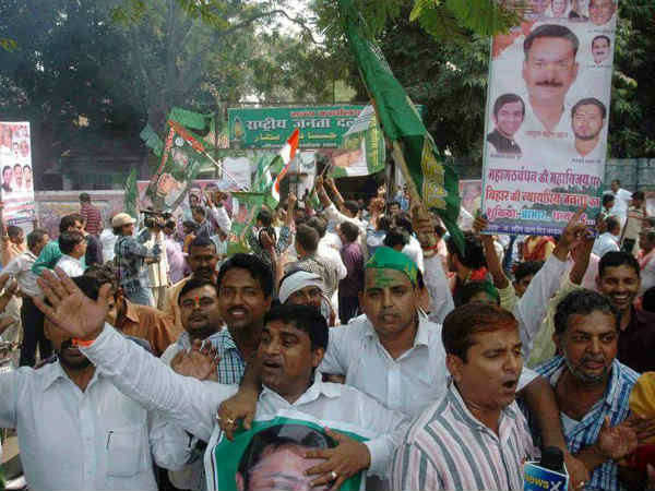 राजद कार्यालय पर जश्न