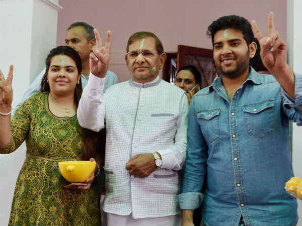 शरद यादव के घर खुशी का माहौल