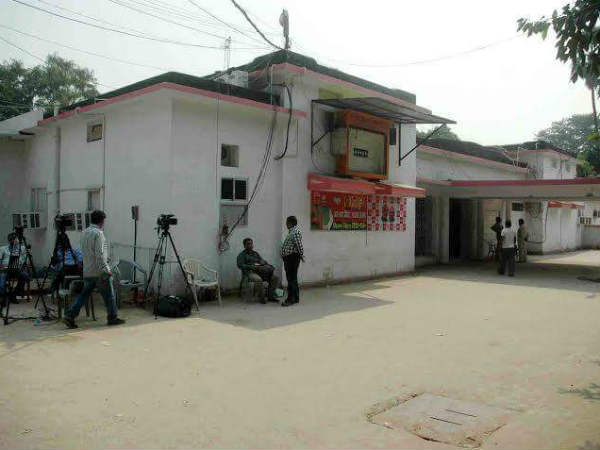 कहीं पसरा सन्नाटा