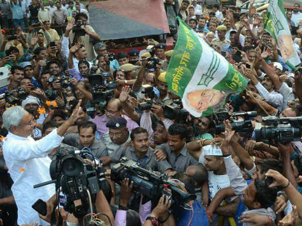 Bodyguard of JDU MLA beats an advocate in Patna on Diwali Bodyguard of JDU MLA beats an advocate in Patna on Diwali